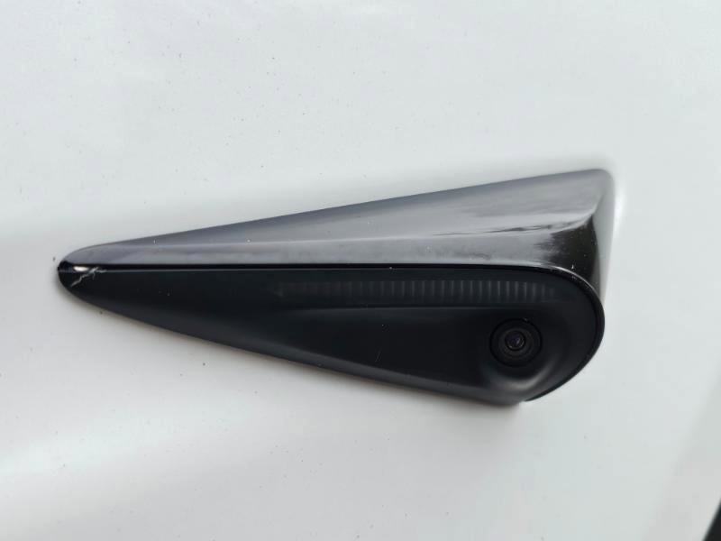 Used 2022 Tesla Model S AWD image 31