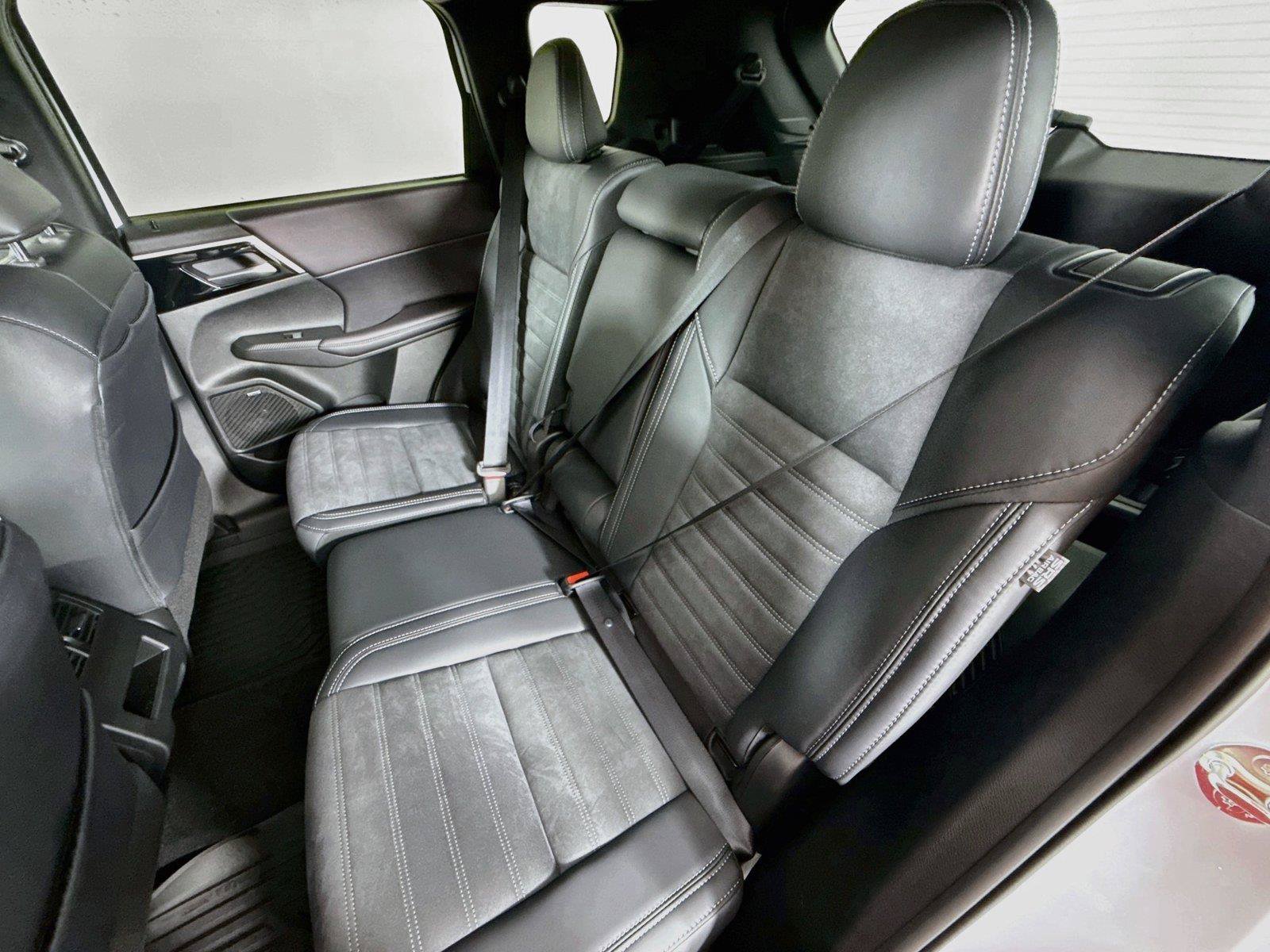 Used 2026 Mitsubishi Outlander AWD image 29