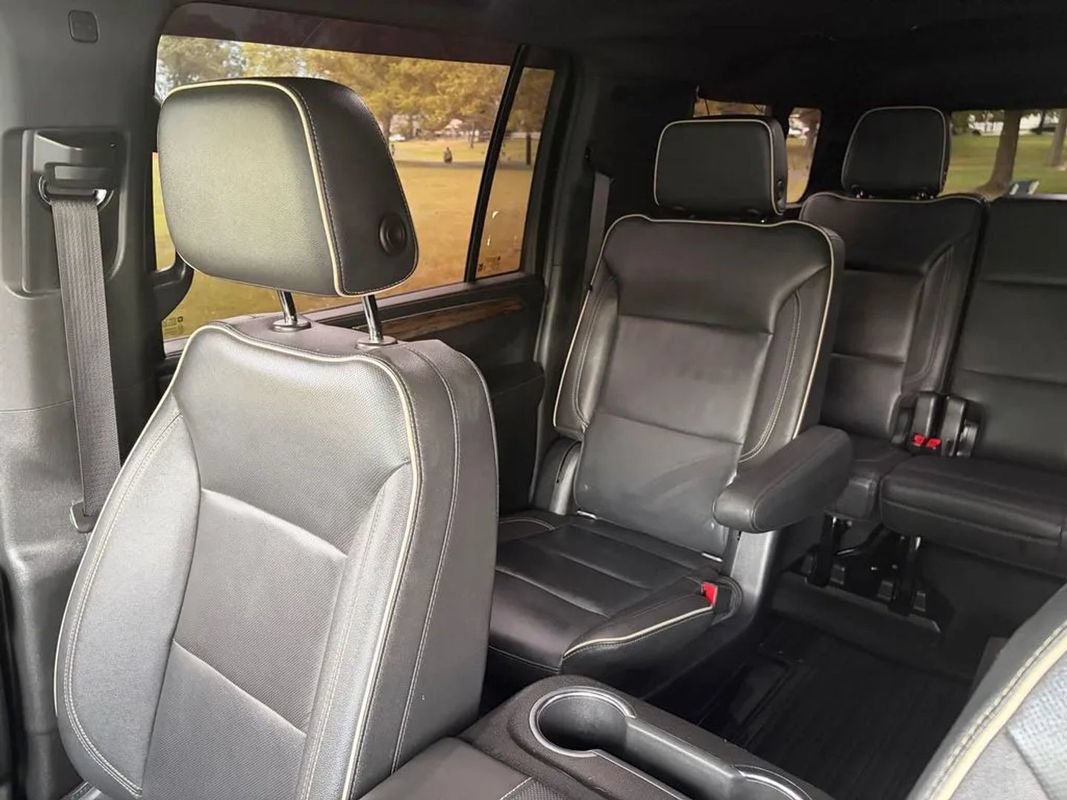 Used 2022 Chevrolet Suburban Premier w/ Premium Package AWD/4WD image 31