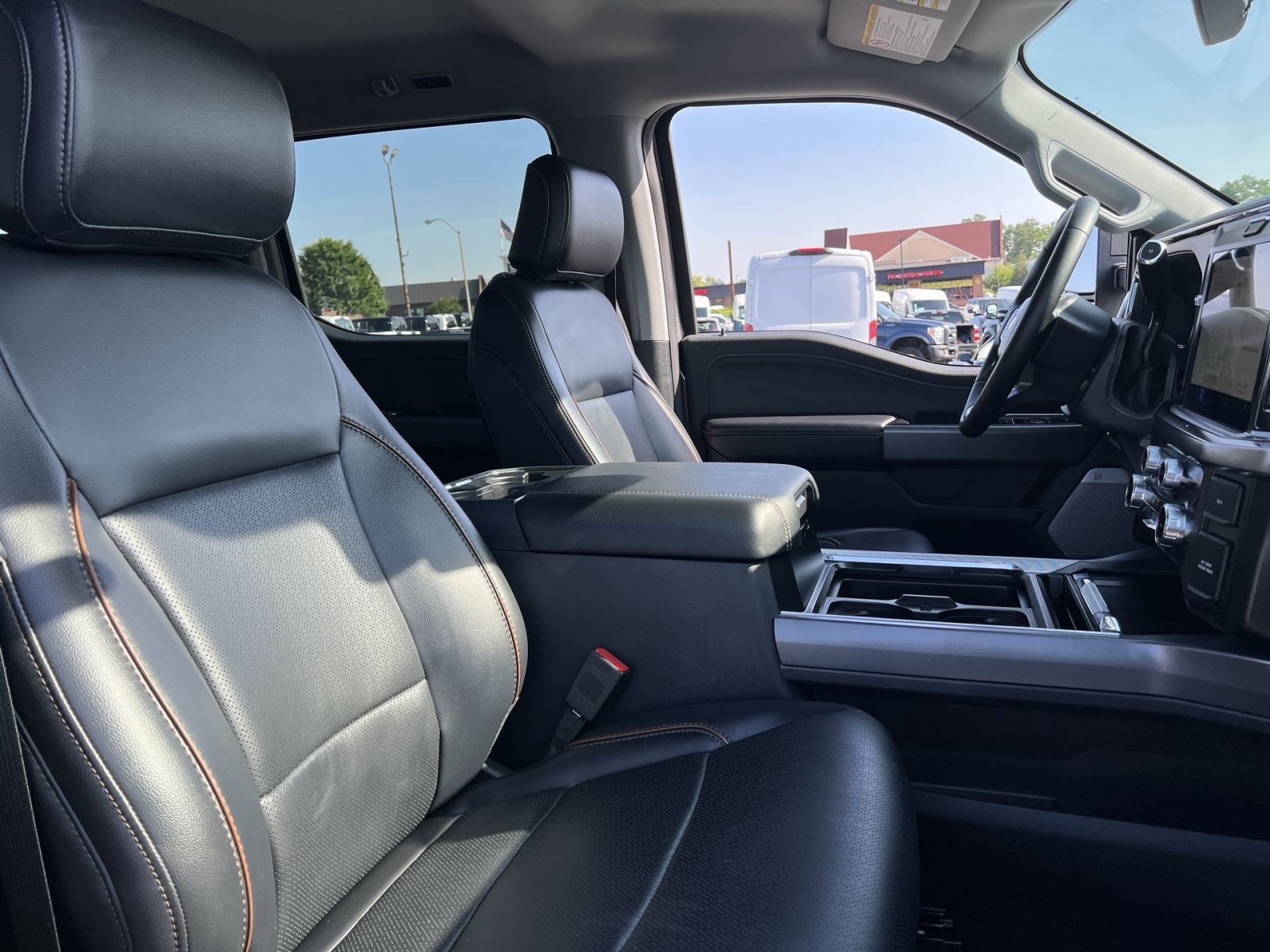 Used 2025 Ford F250 Lariat w/ Black Appearance Package AWD/4WD image 26