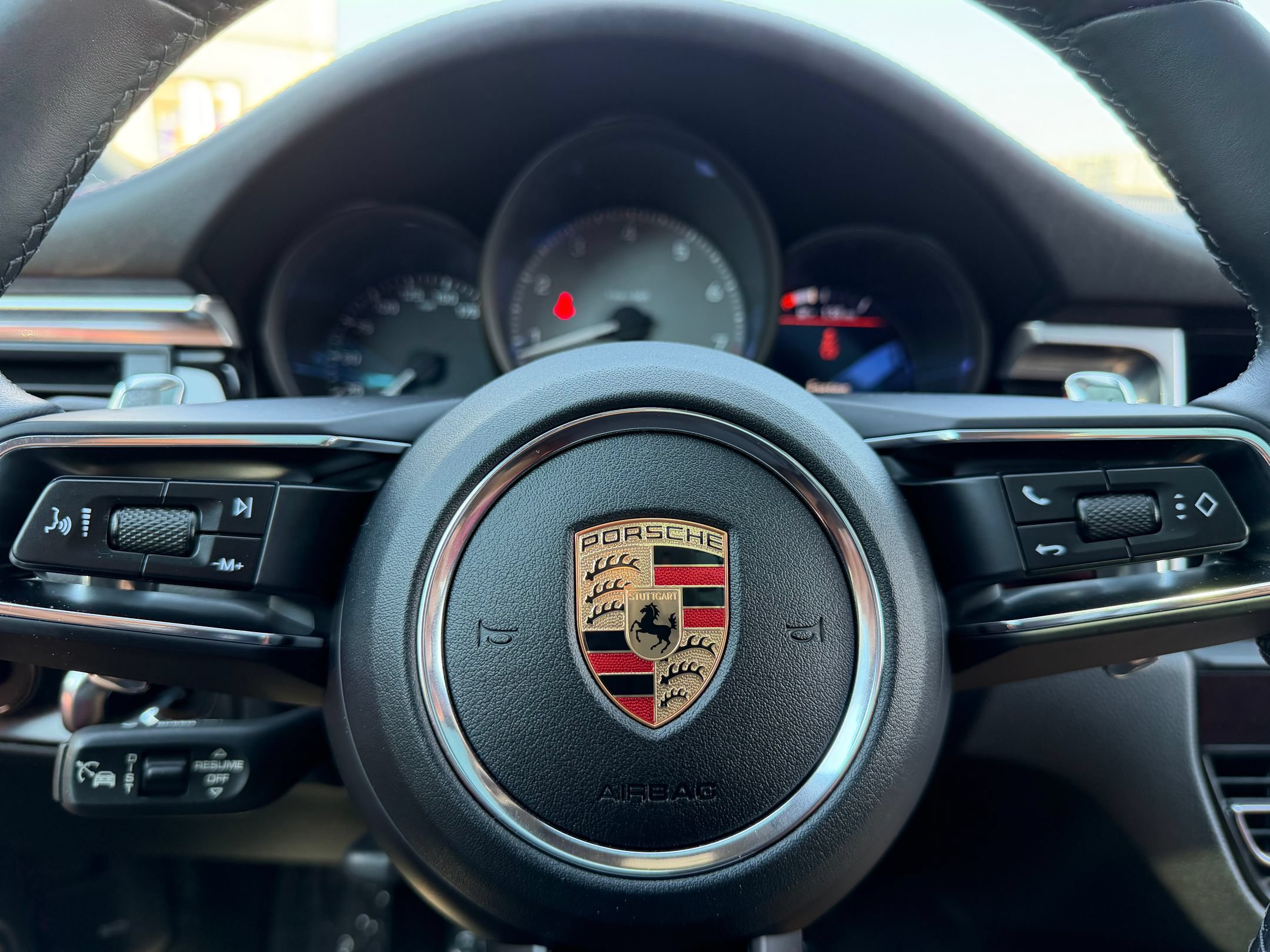 Certified 2023 Porsche Macan S AWD/4WD image 31