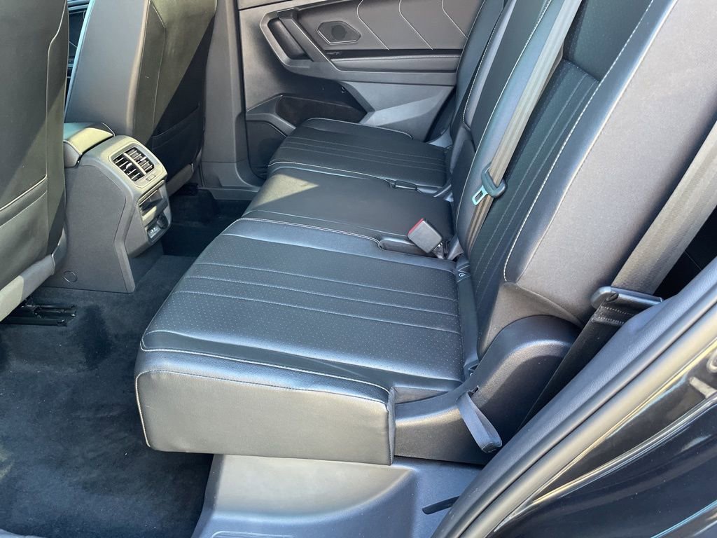 Used 2022 Volkswagen Tiguan SE R-Line image 41
