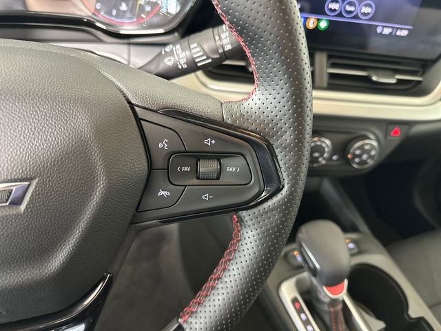 Used 2025 Chevrolet Trax RS w/ Sunroof Package image 16