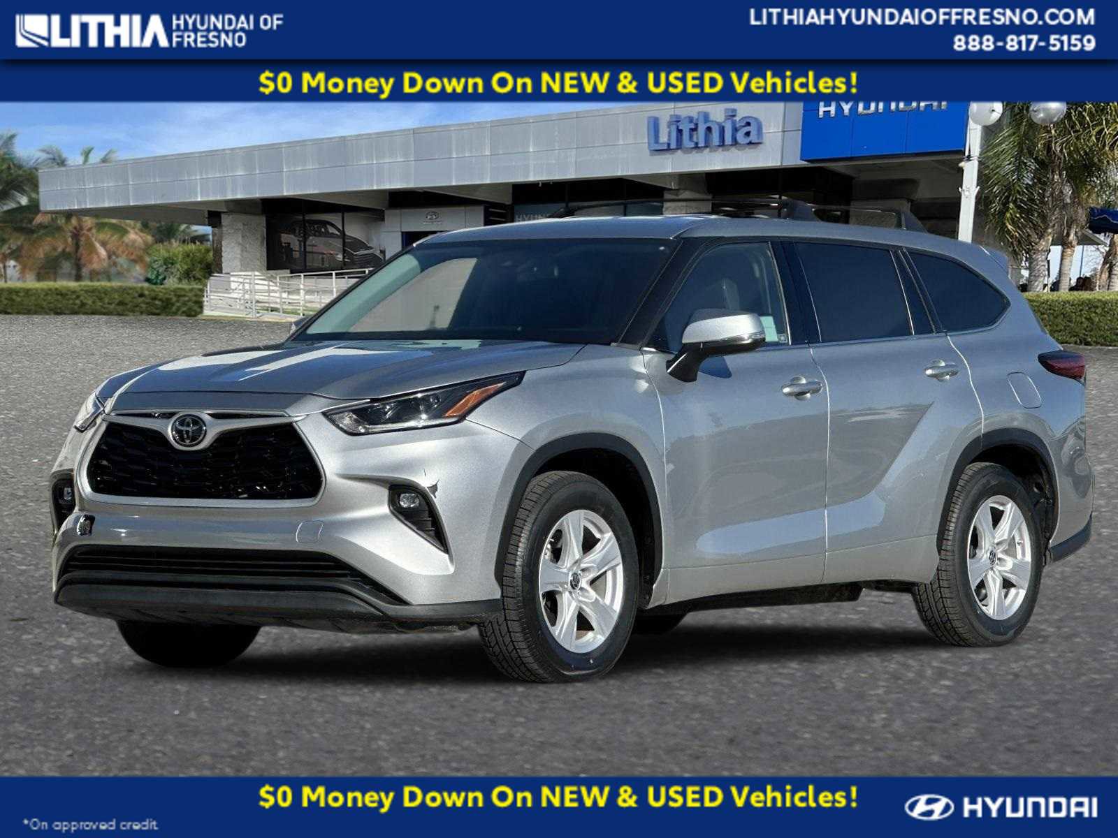 Used 2021 Toyota Highlander LE image 1