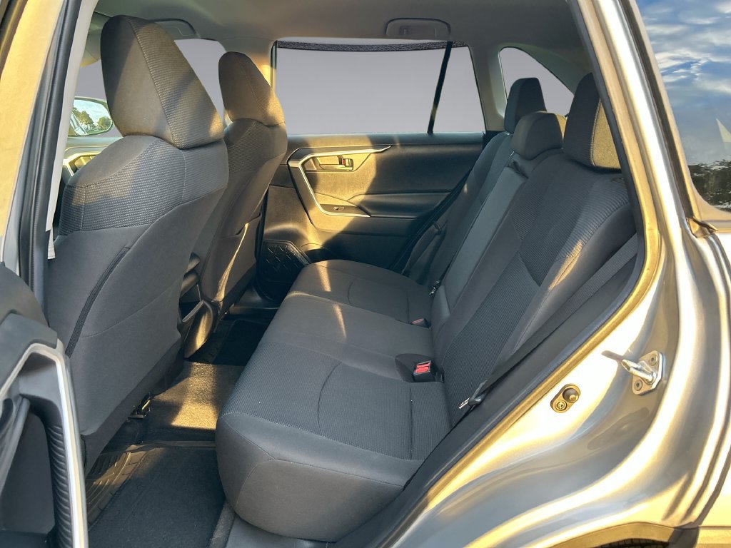 Used 2019 Toyota RAV4 LE FWD image 27