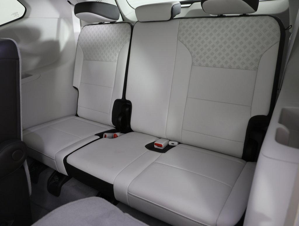 Used 2024 GMC Acadia Denali w/ Super Cruise Package image 2