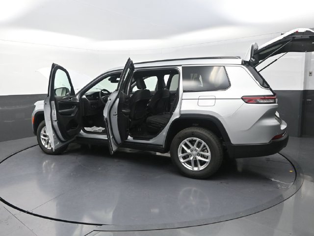 Used 2025 Jeep Grand Cherokee L Laredo AWD/4WD image 33
