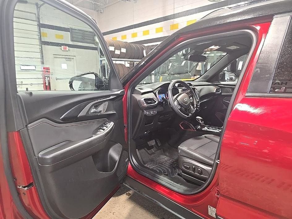 Used 2022 Chevrolet TrailBlazer RS w/ Technology Package image 9
