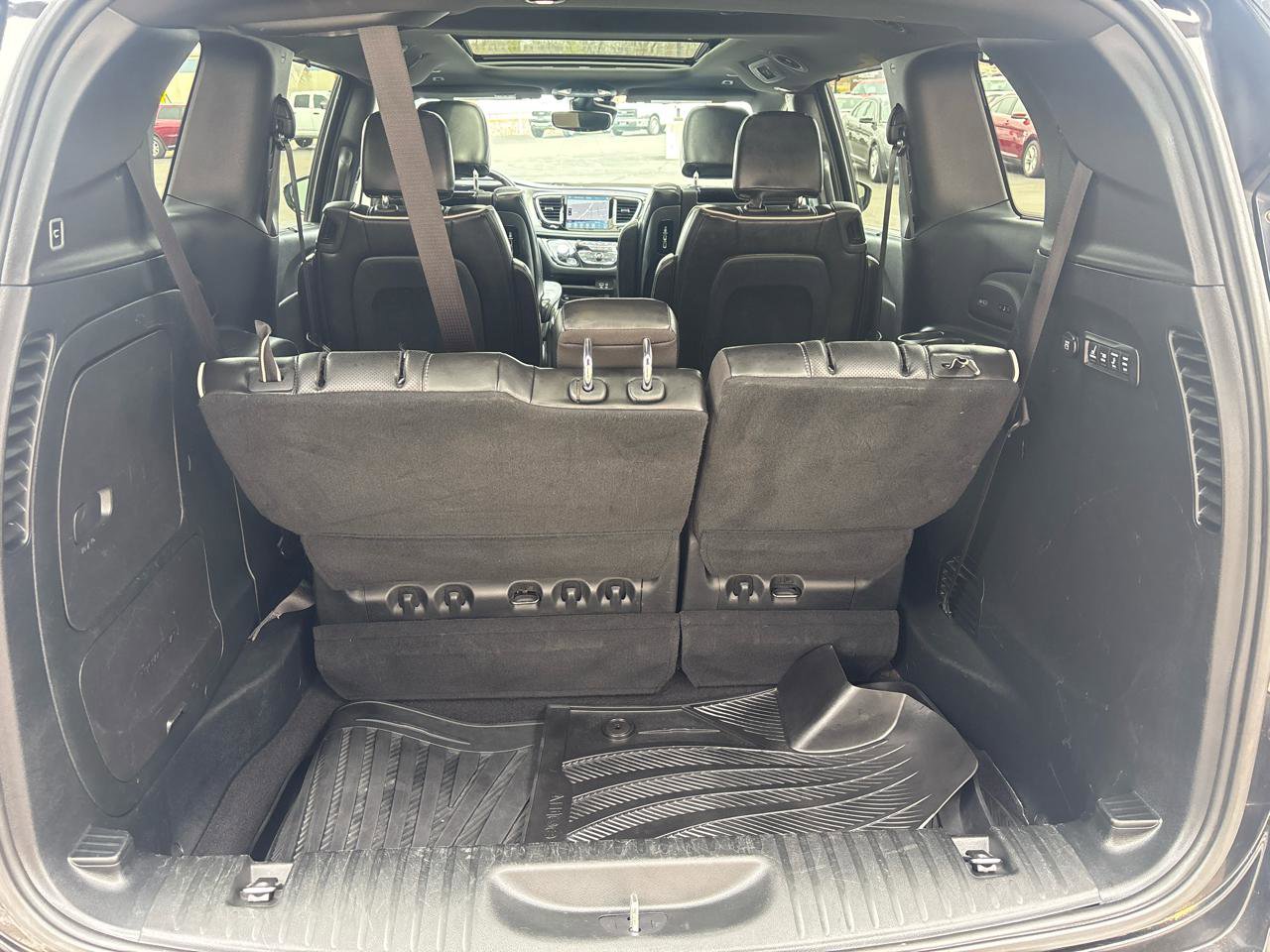 Used 2018 Chrysler Pacifica Limited w/ Advanced Safetytec Group image 38