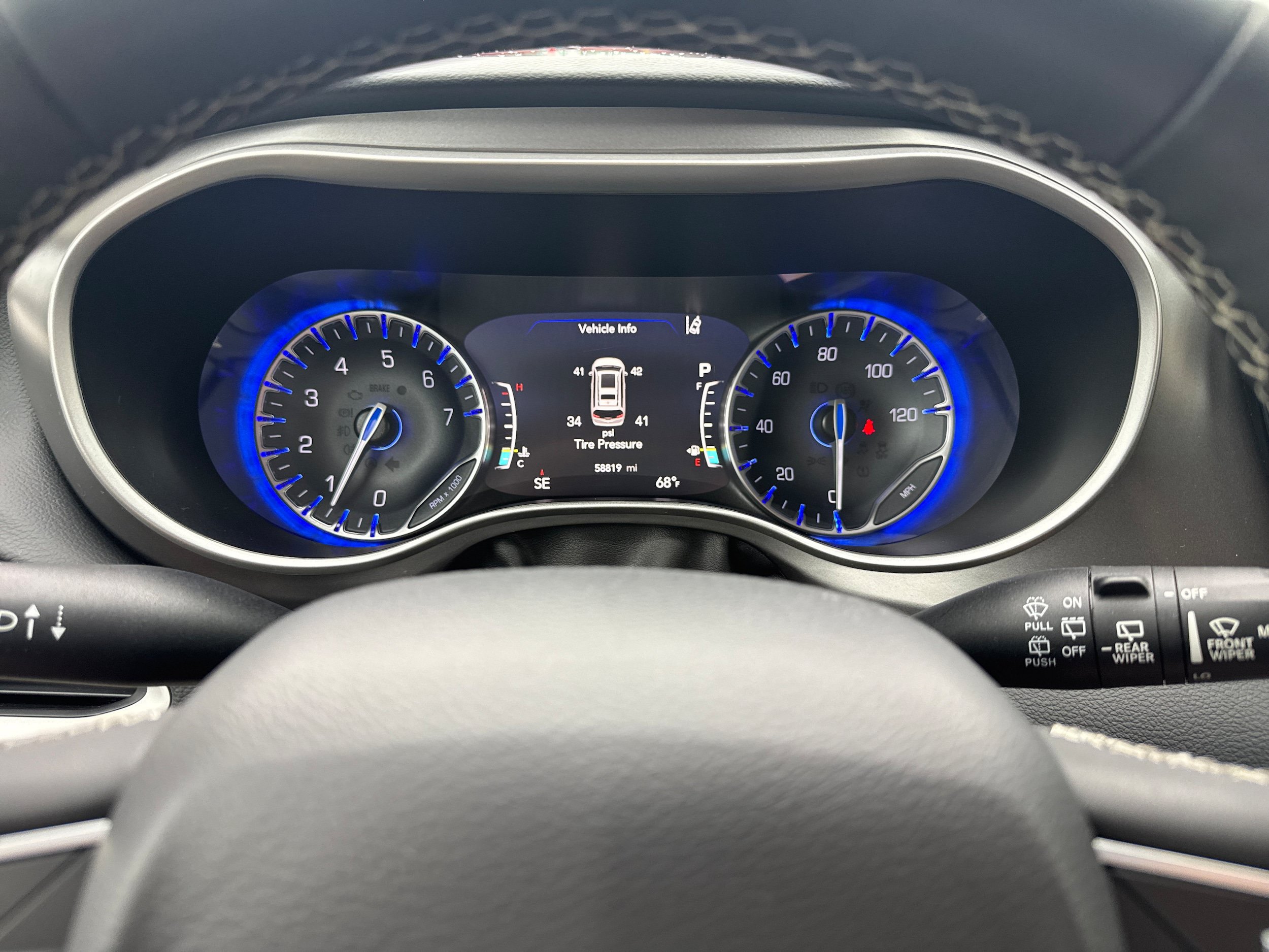 Used 2023 Chrysler Pacifica Touring-L FWD image 19