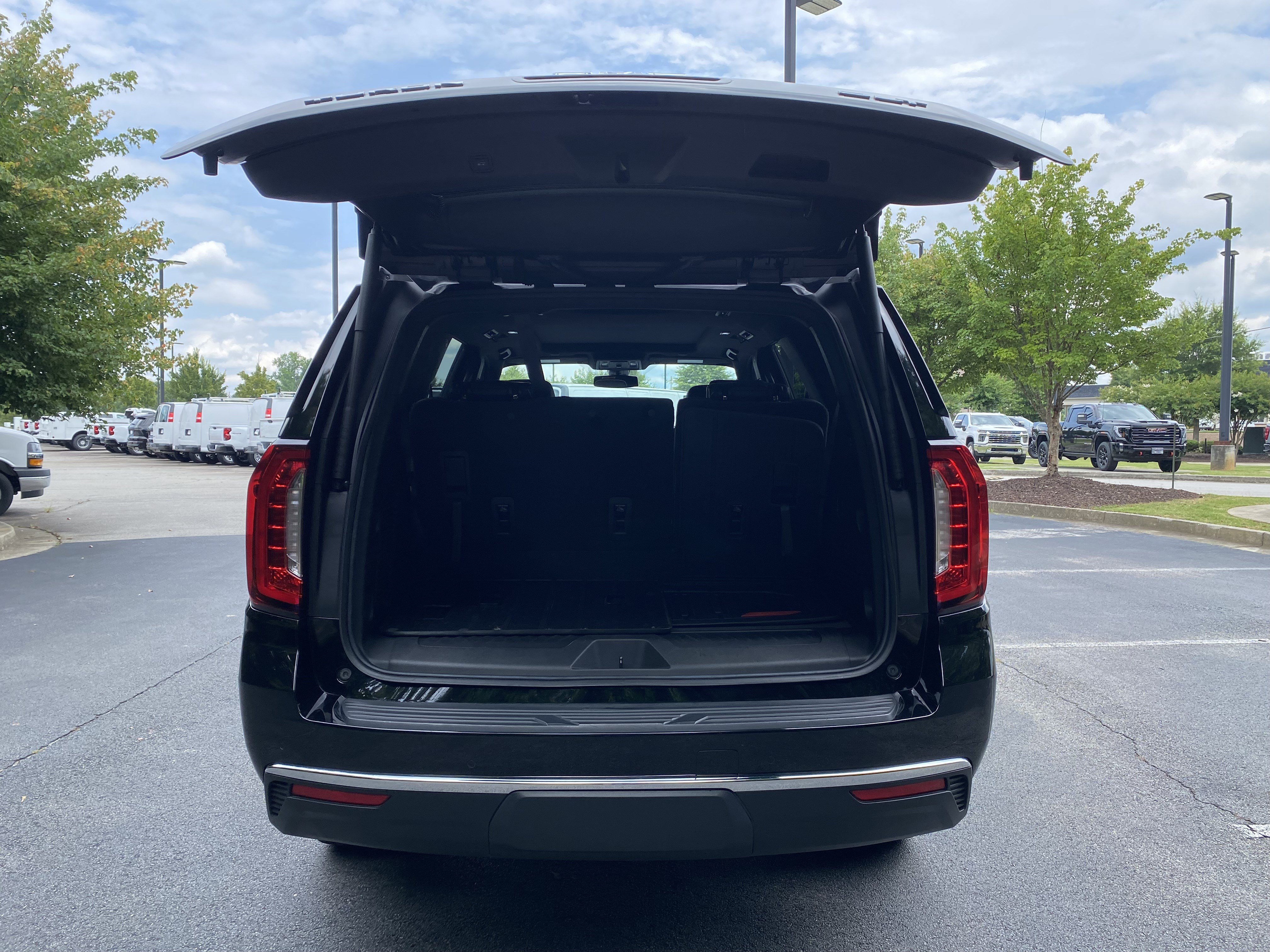 Used 2022 GMC Yukon SLT RWD image 11
