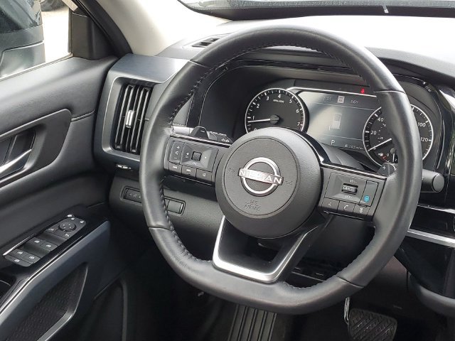 Used 2025 Nissan Pathfinder SL AWD/4WD image 26