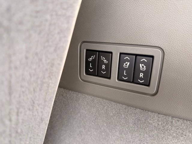 Used 2024 Cadillac XT6 Premium Luxury w/ Technology Package AWD/4WD image 37
