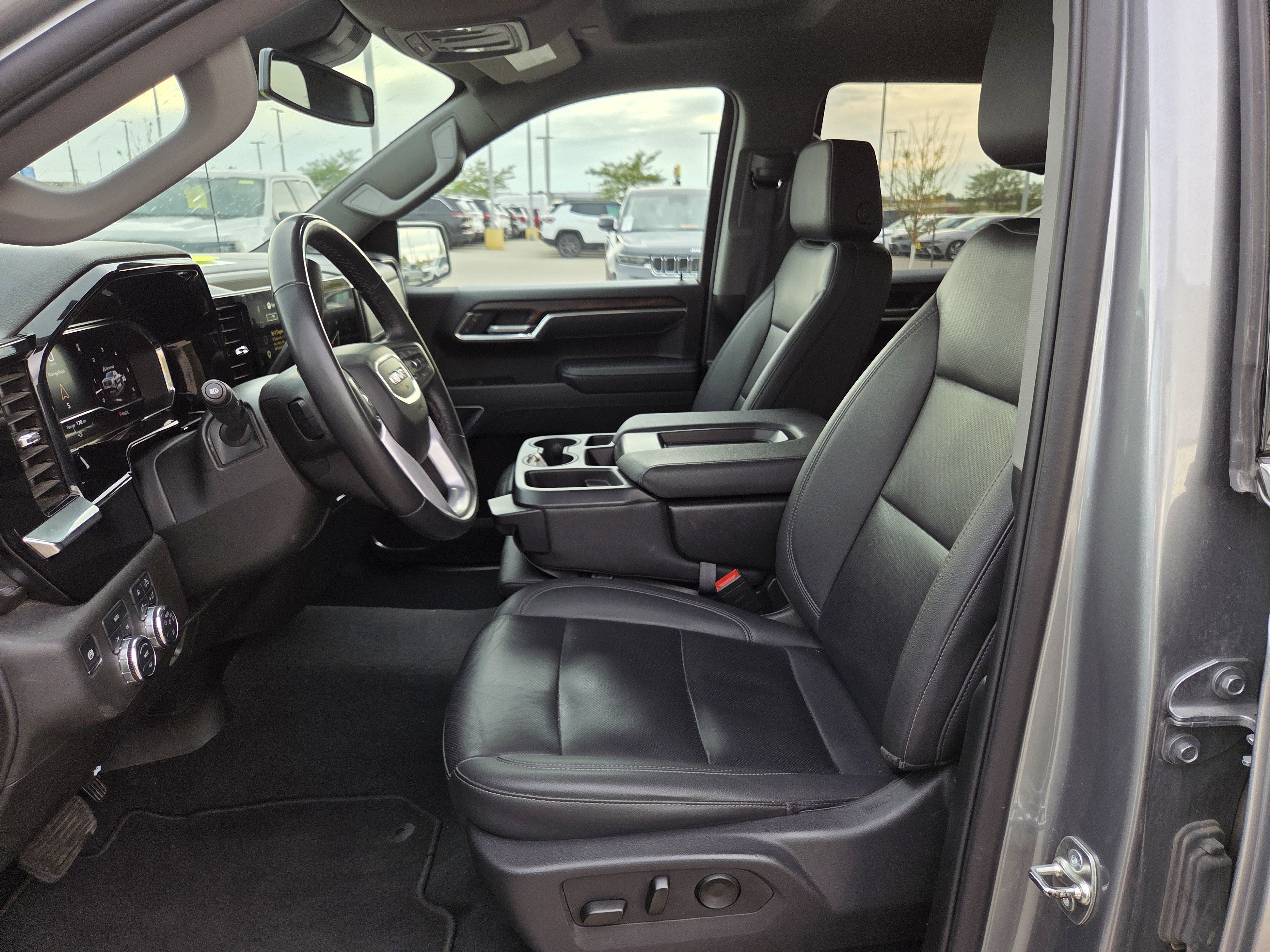 Used 2025 GMC Sierra 1500 SLT AWD/4WD image 8