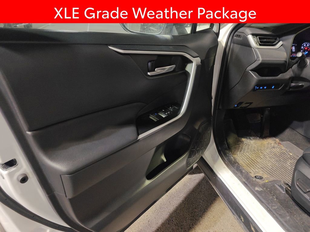 Used 2021 Toyota RAV4 XLE w/ XLE Grade Weather Package image 5