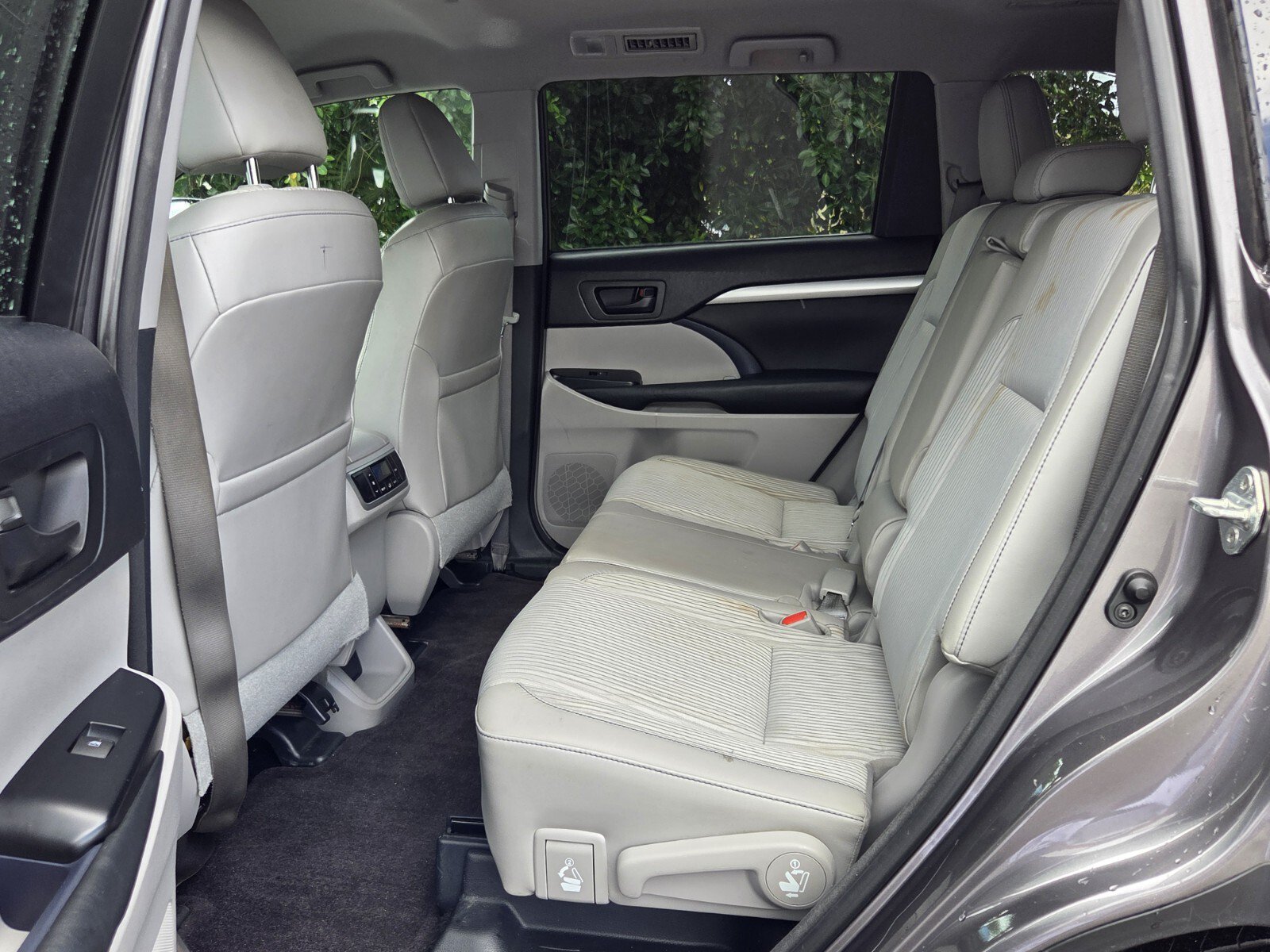 Used 2015 Toyota Highlander Plus FWD image 10