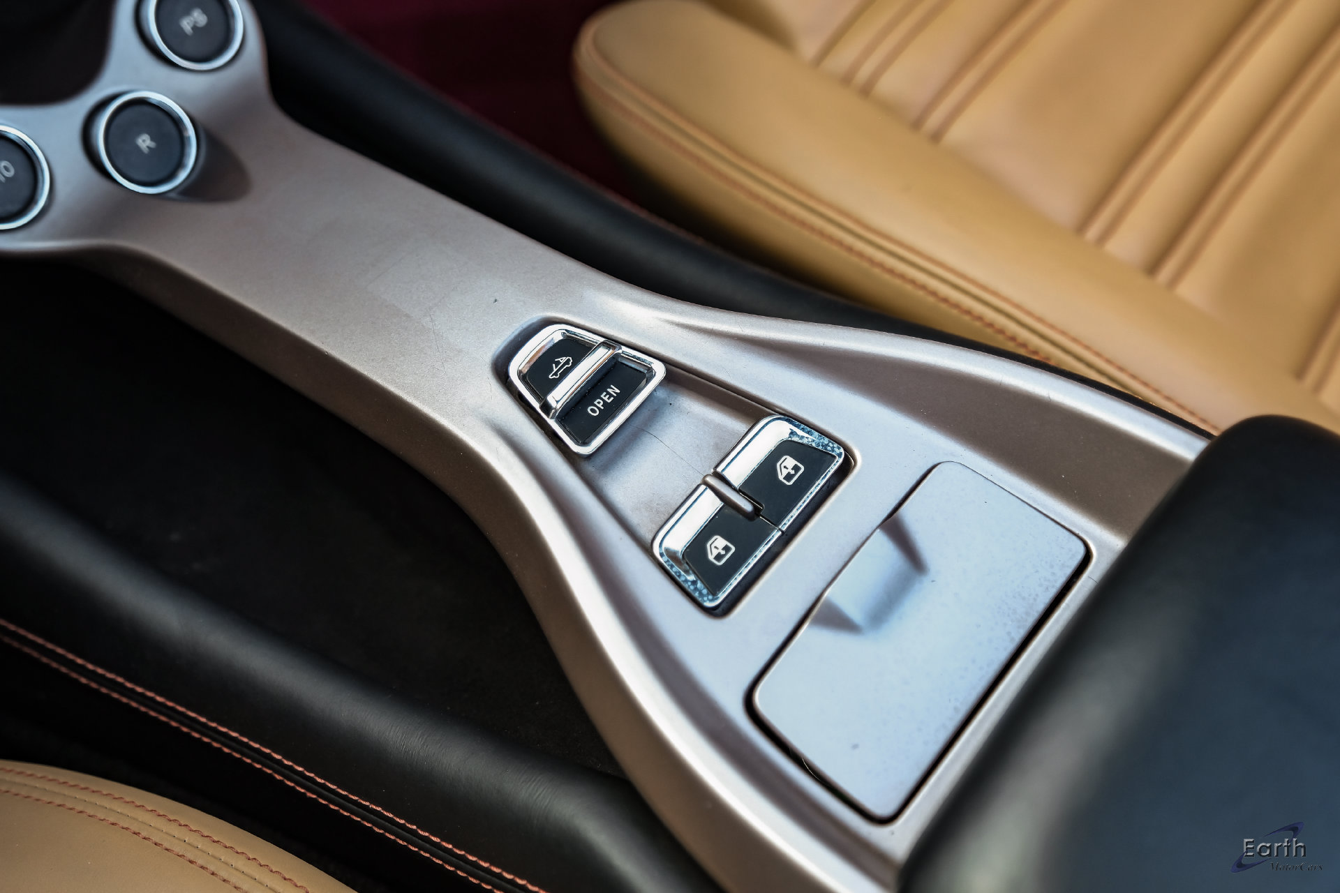 Used 2014 Ferrari California RWD image 68