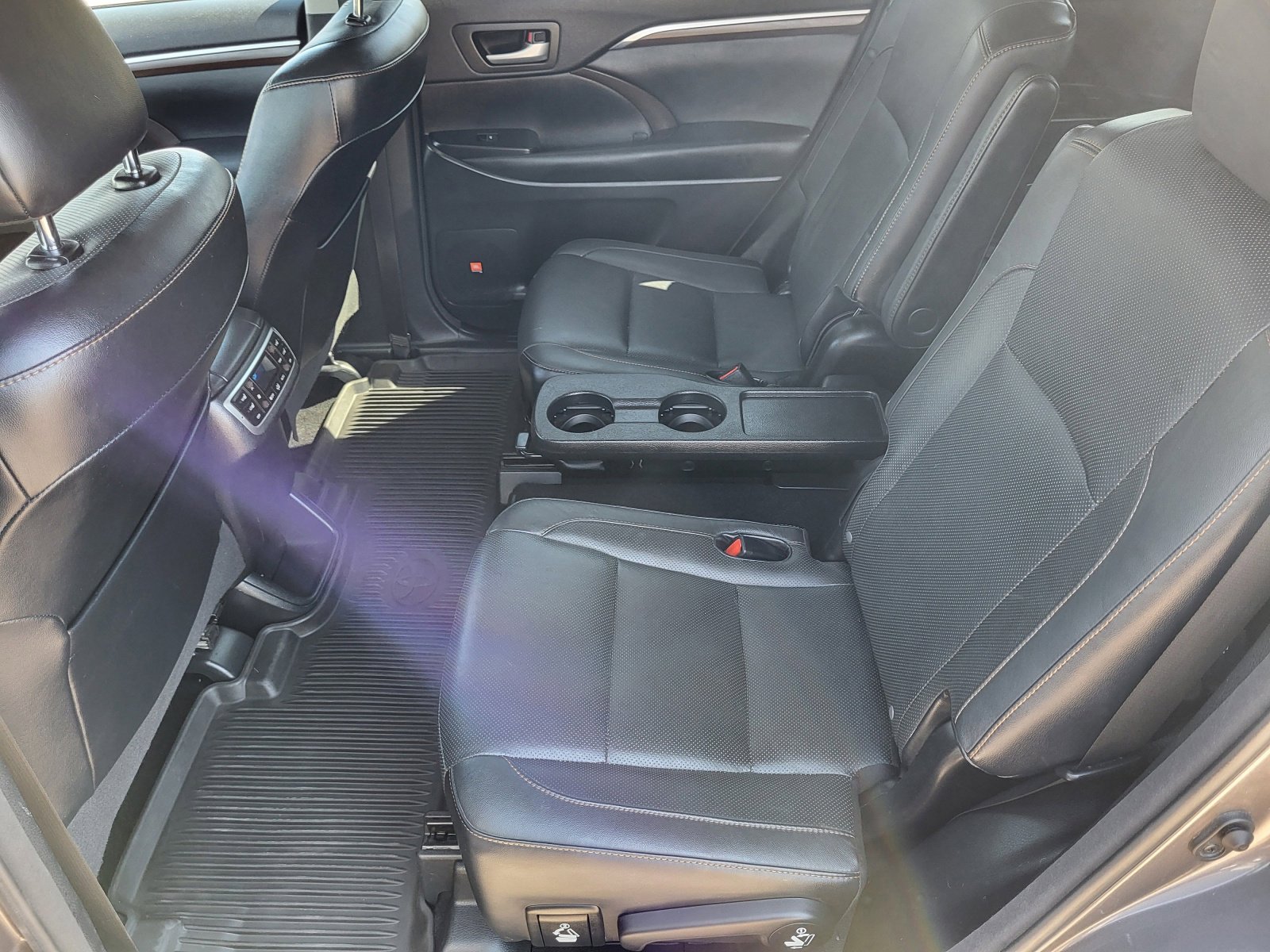 Used 2016 Toyota Highlander Limited Platinum AWD/4WD image 30