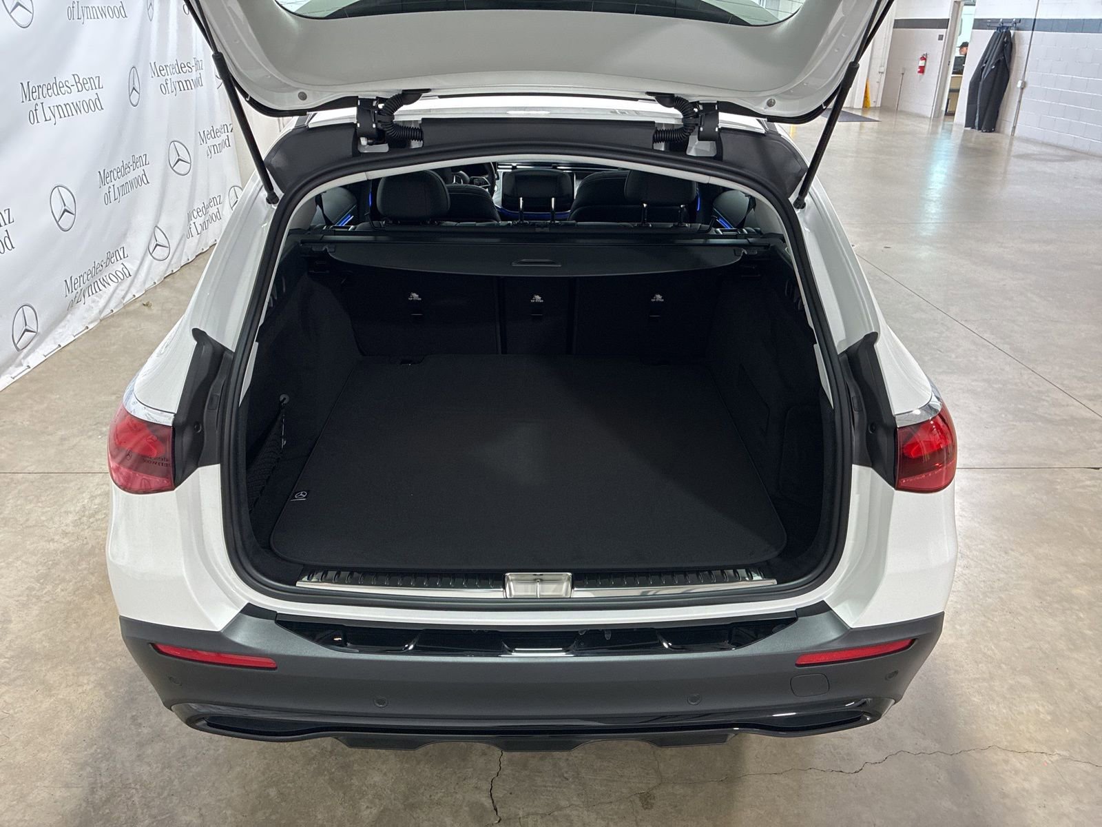 New 2026 Mercedes-Benz E 450 4MATIC All-Terrain Wagon image 5