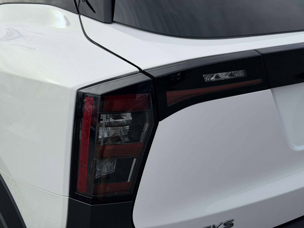 Certified 2025 Nissan Kicks SV AWD/4WD image 11