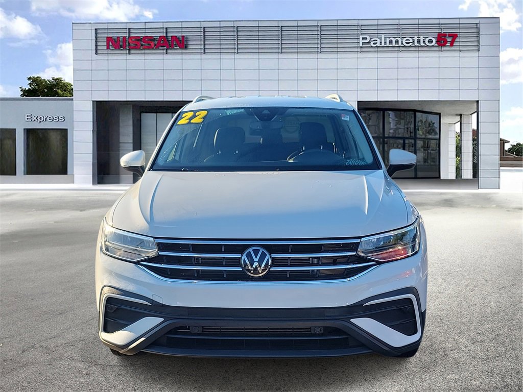 Used 2022 Volkswagen Tiguan SE image 2