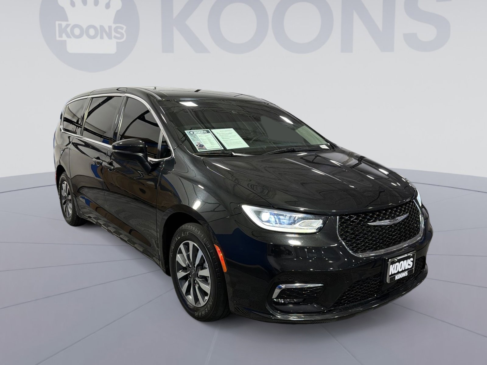 Used 2023 Chrysler Pacifica Touring-L image 10