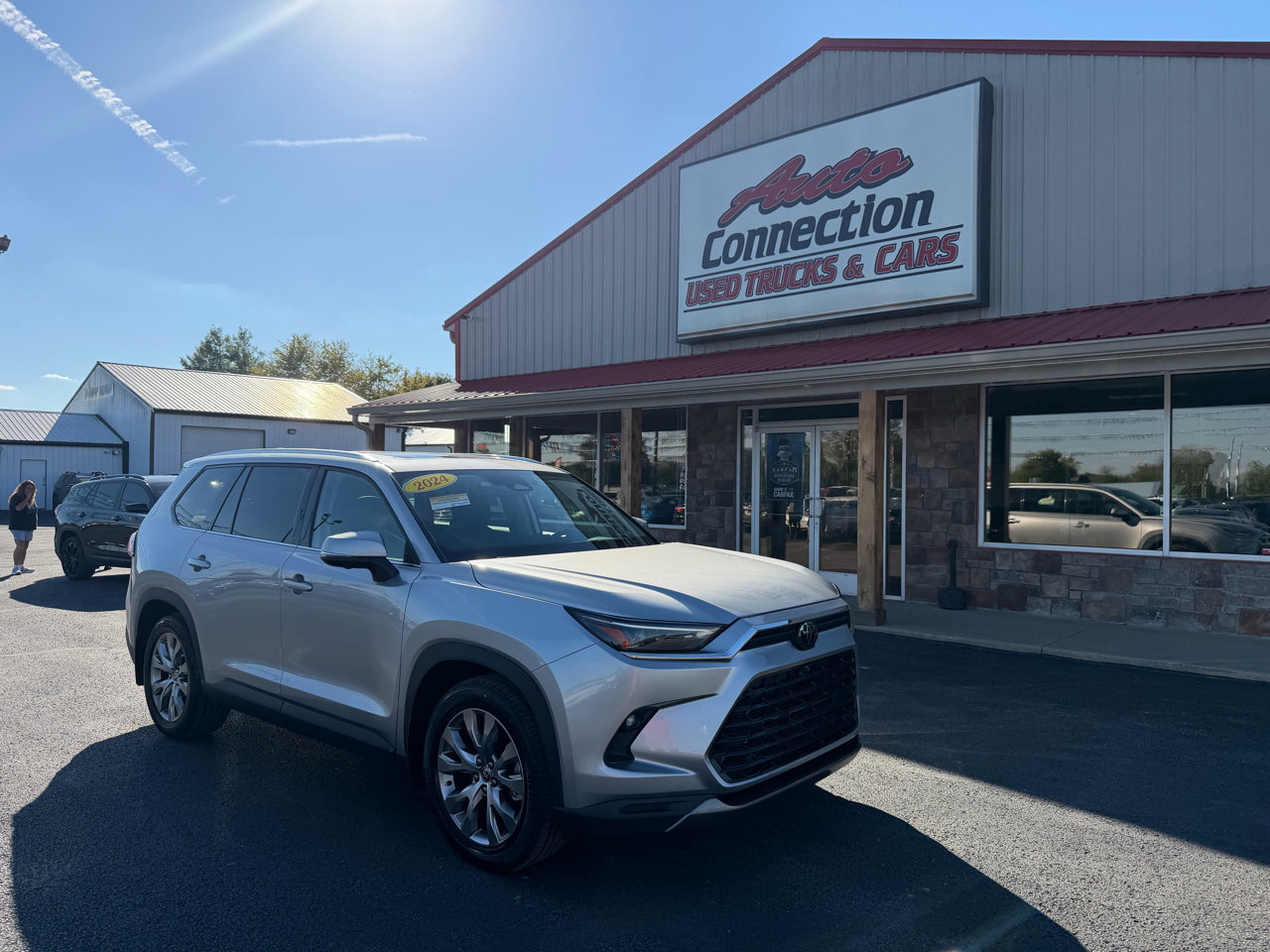 Used 2024 Toyota Grand Highlander FWD image 2