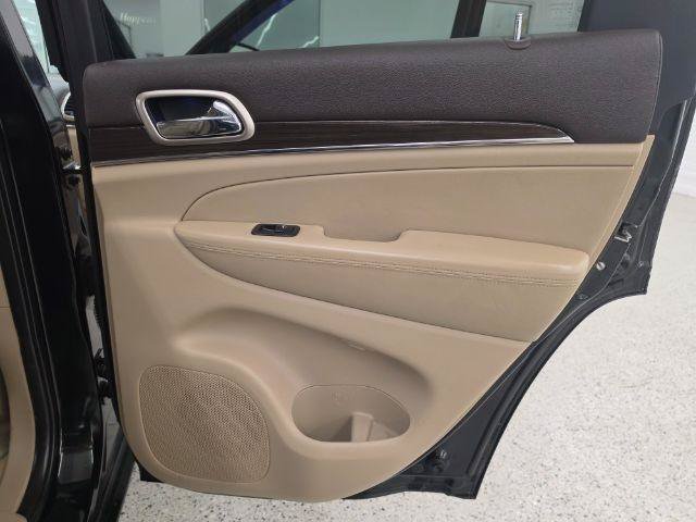 Used 2014 Jeep Grand Cherokee Overland w/ Advanced Technology Group AWD/4WD image 30