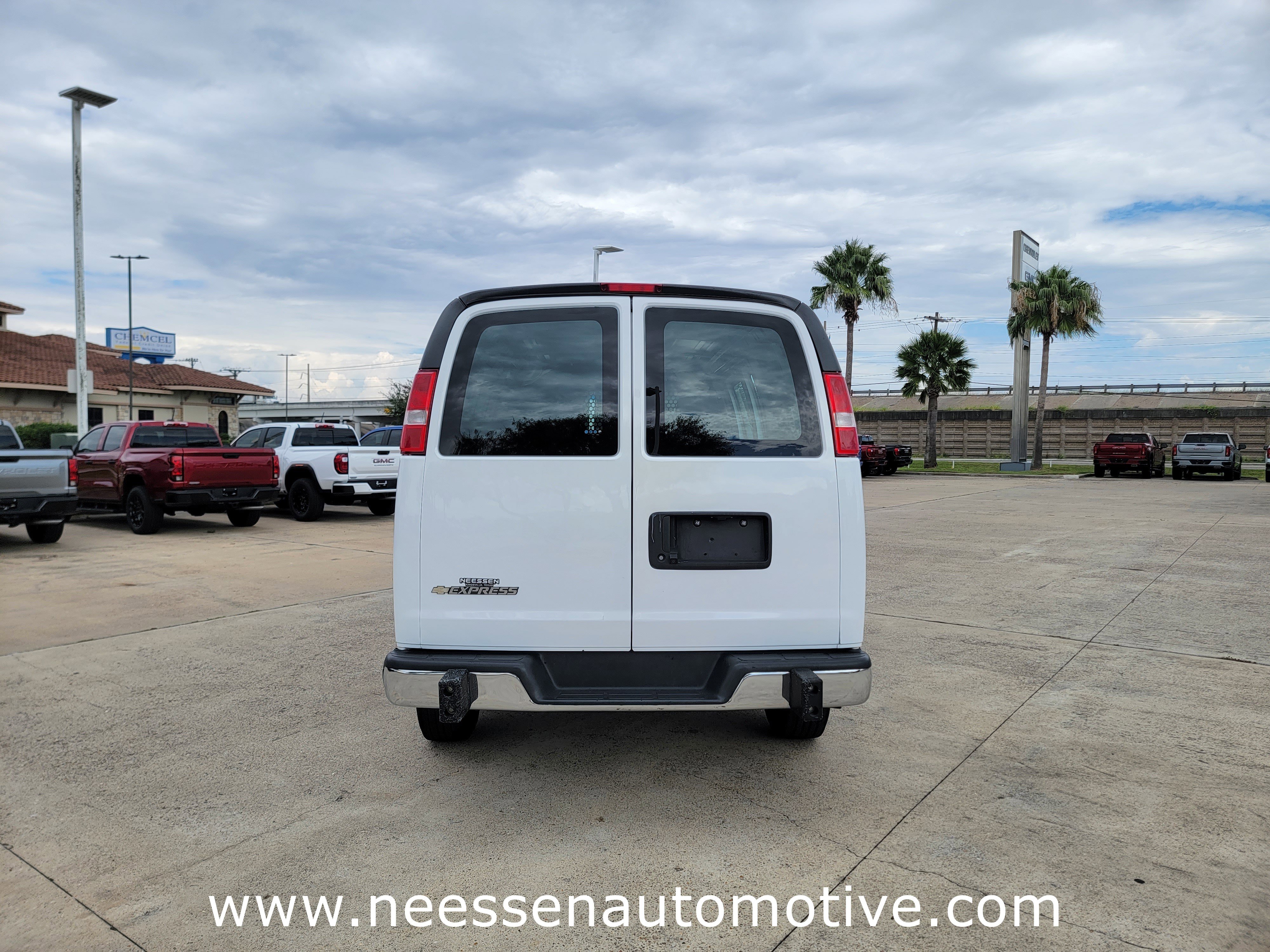 Used 2023 Chevrolet Express 2500 w/ Driver Convenience Package image 6