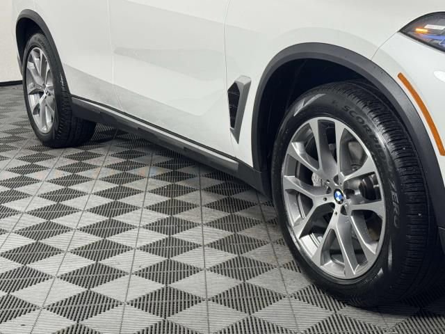 Used 2025 BMW X5 xDrive40i w/ Climate Comfort Package image 12