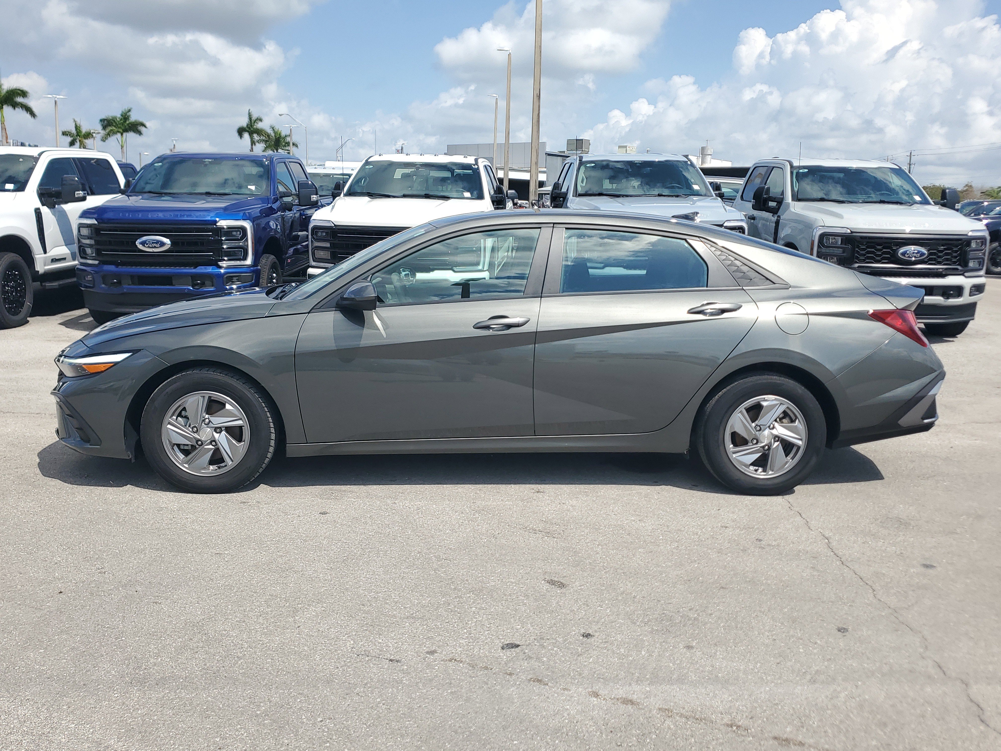 Used 2024 Hyundai Elantra SE FWD image 8
