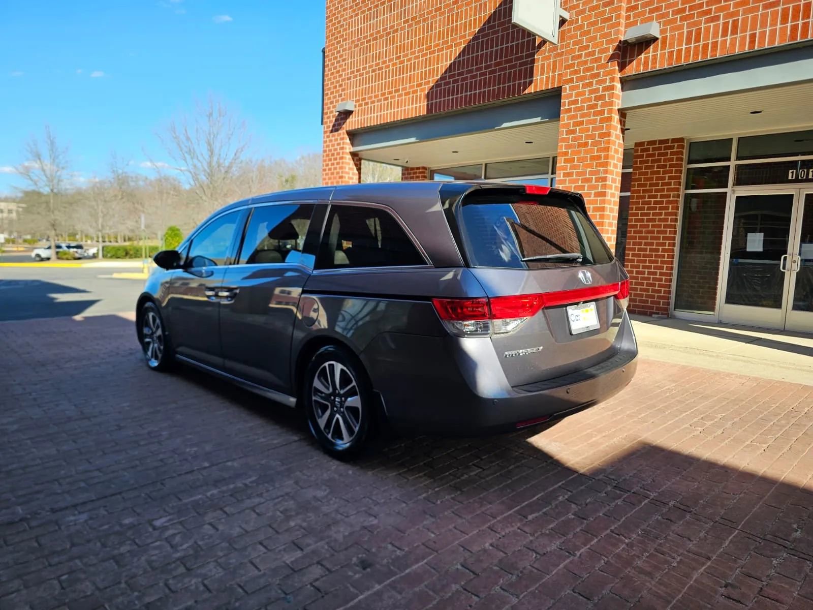 Used 2015 Honda Odyssey Touring image 4