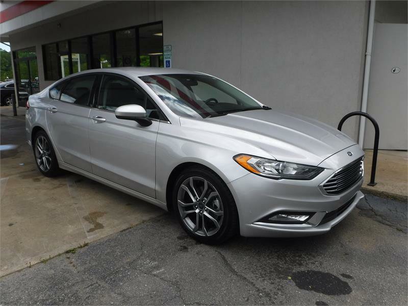 Used 2017 Ford Fusion SE w/ Equipment Group 201A image 1
