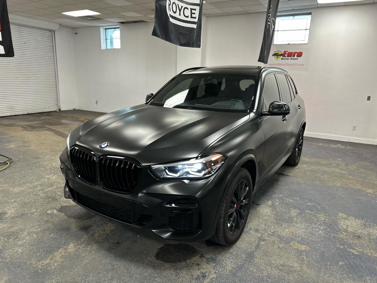 Used 2023 BMW X5 M50i w/ Climate Comfort Package image 2