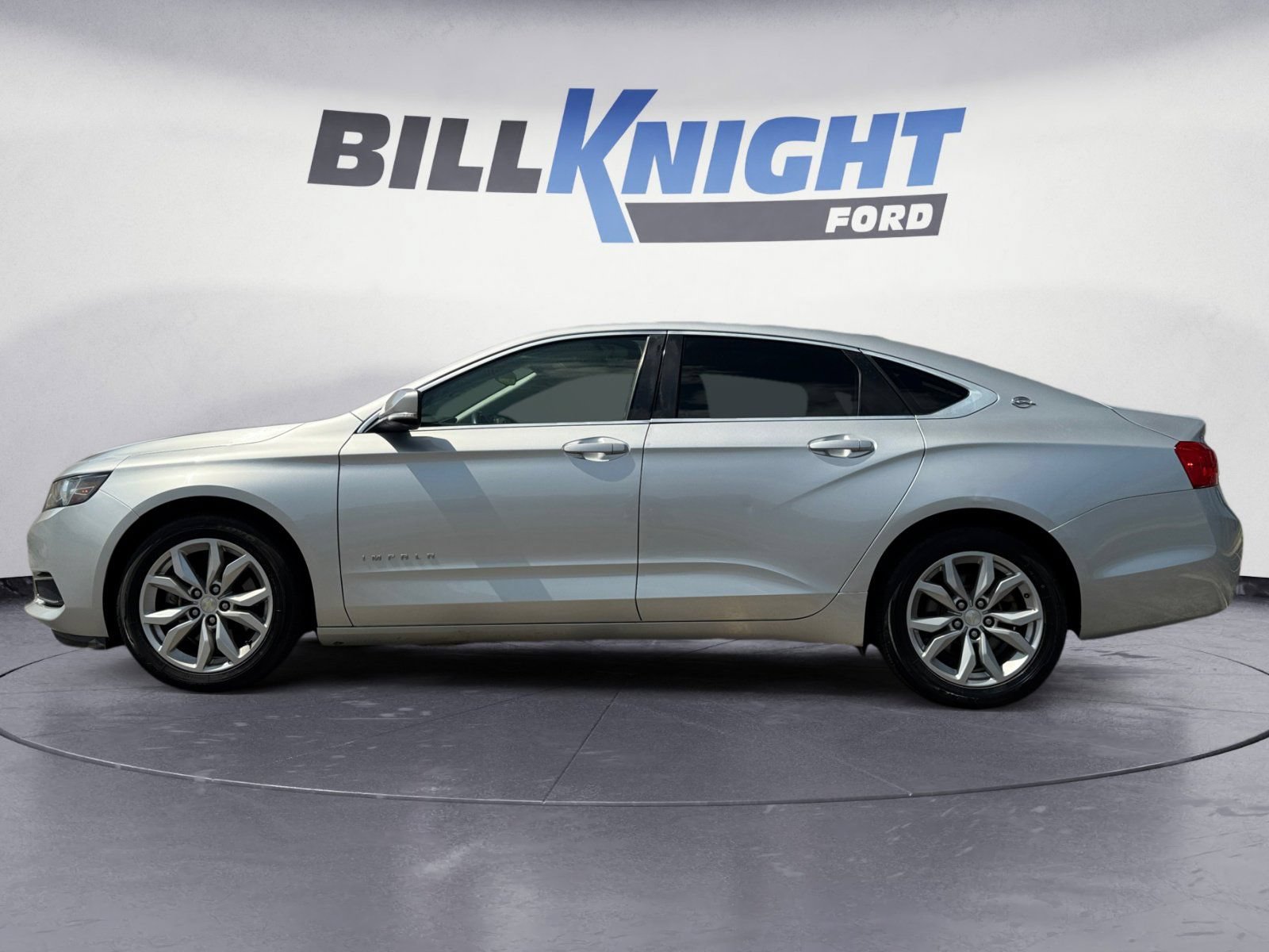 Used 2017 Chevrolet Impala LT FWD image 2