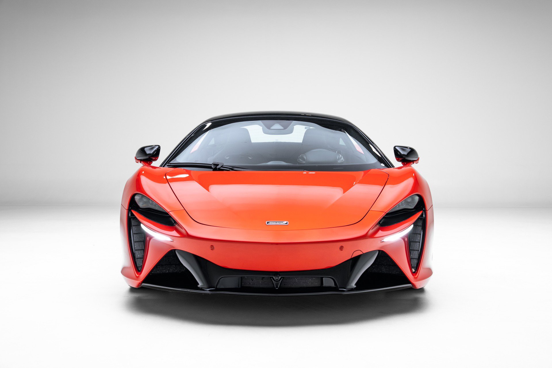 Used 2024 McLaren Artura image 8