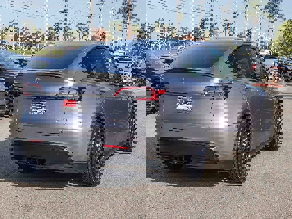 Used 2024 Tesla Model Y Performance image 4
