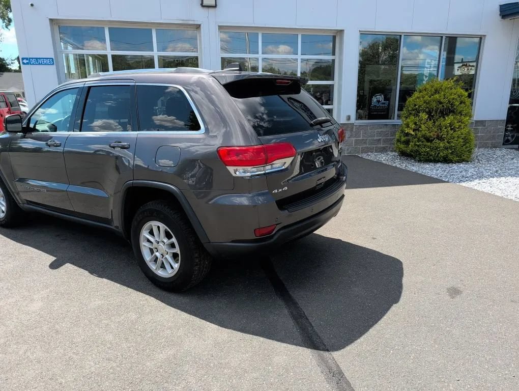 Used 2018 Jeep Grand Cherokee Laredo AWD/4WD image 27