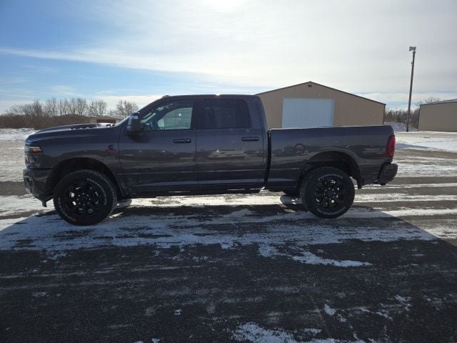 Used 2025 RAM 2500 Laramie AWD/4WD image 3