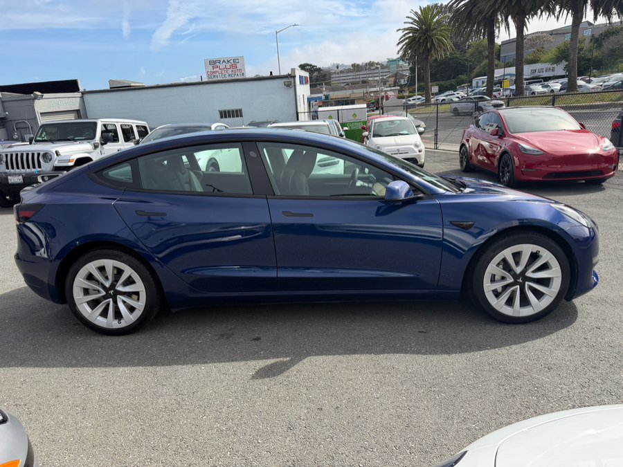 Used 2023 Tesla Model 3 Standard Range image 4
