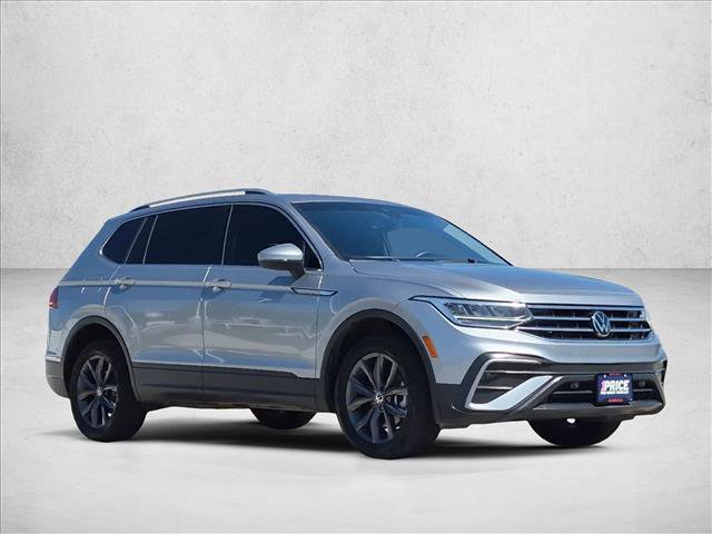 Used 2022 Volkswagen Tiguan SE w/ Panoramic Sunroof Package AWD/4WD image 3