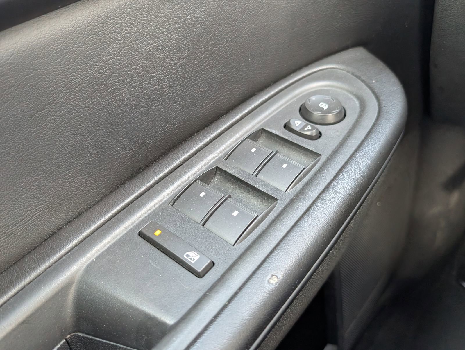 Used 2016 Chevrolet Traverse LT image 25