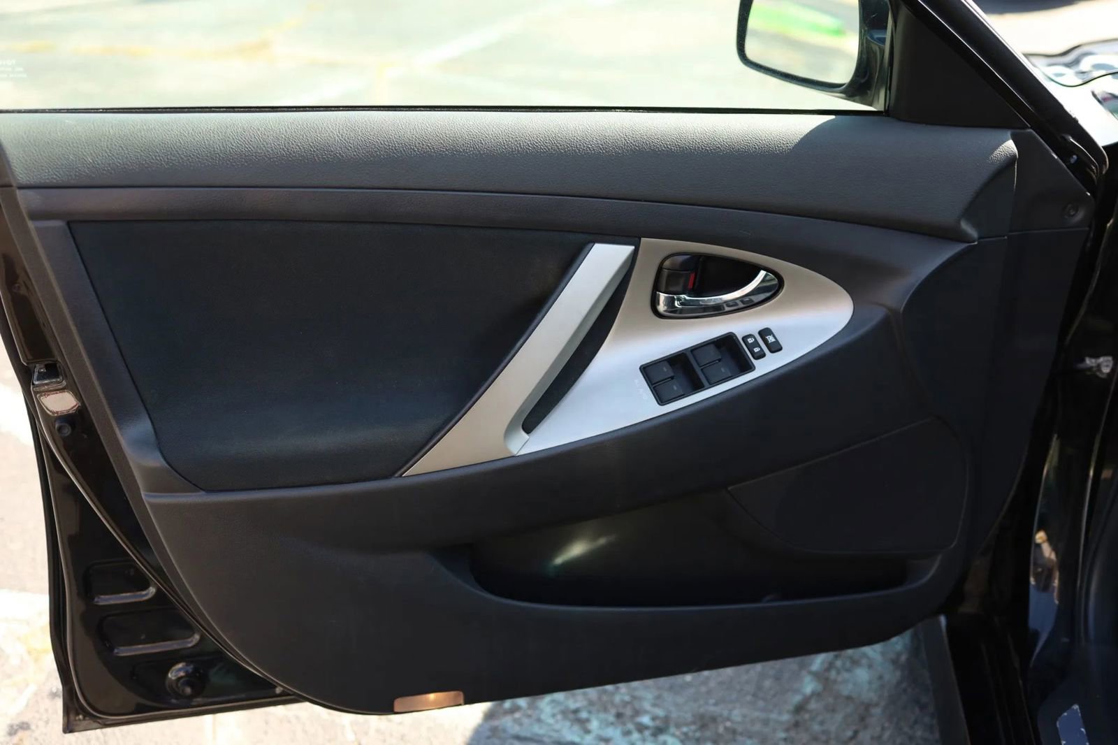 Used 2011 Toyota Camry SE image 9