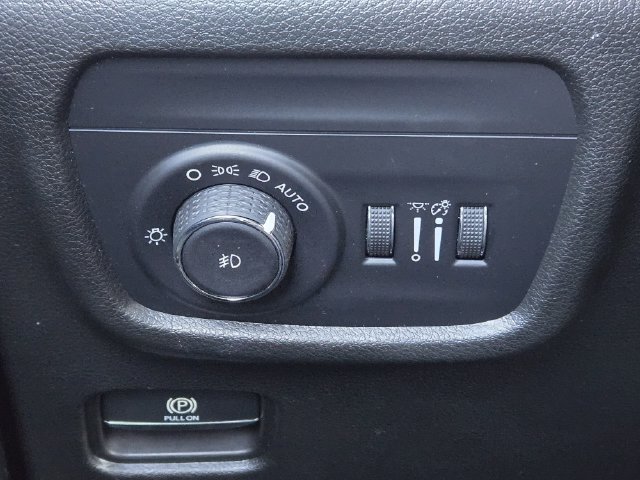 Certified 2023 Jeep Grand Cherokee Limited AWD/4WD image 22