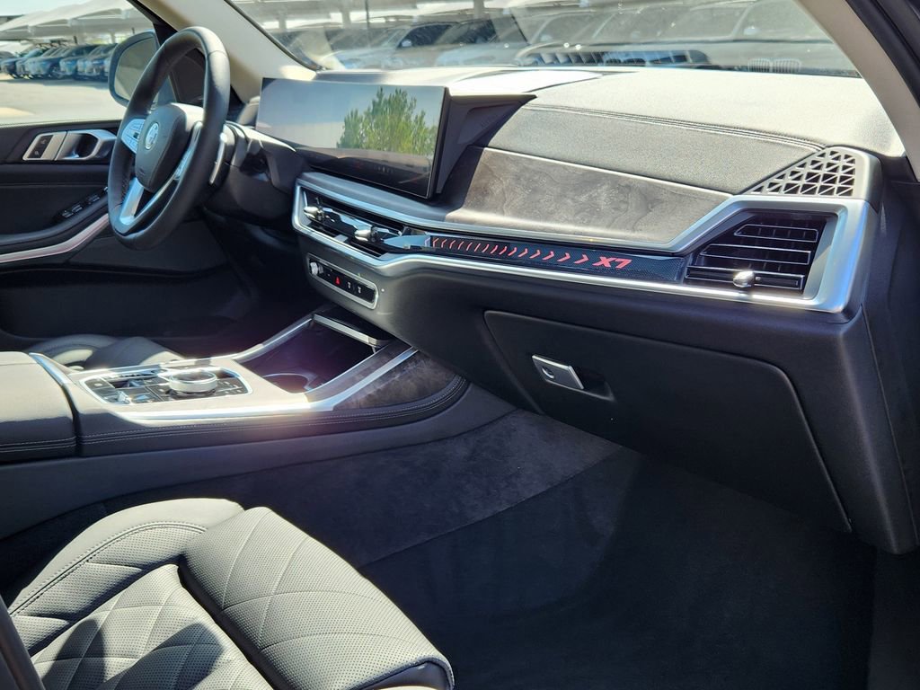 Used 2024 BMW X7 xDrive40i w/ Premium Package image 18