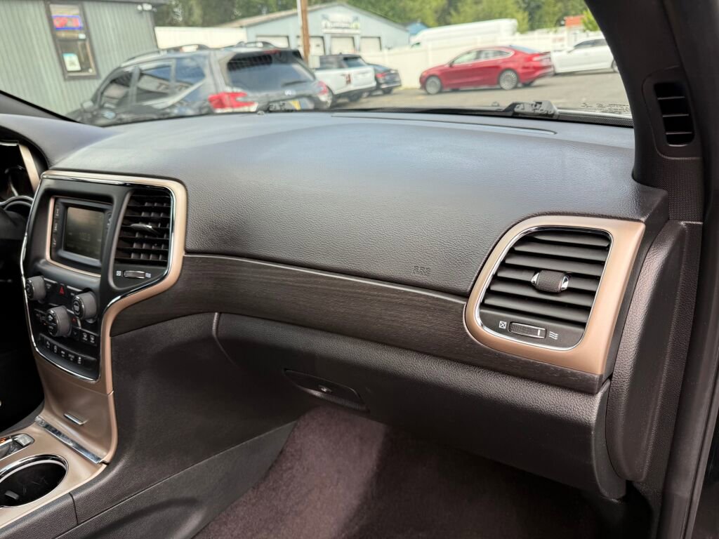 Used 2017 Jeep Grand Cherokee Laredo w/ Quick Order Package 23E image 28