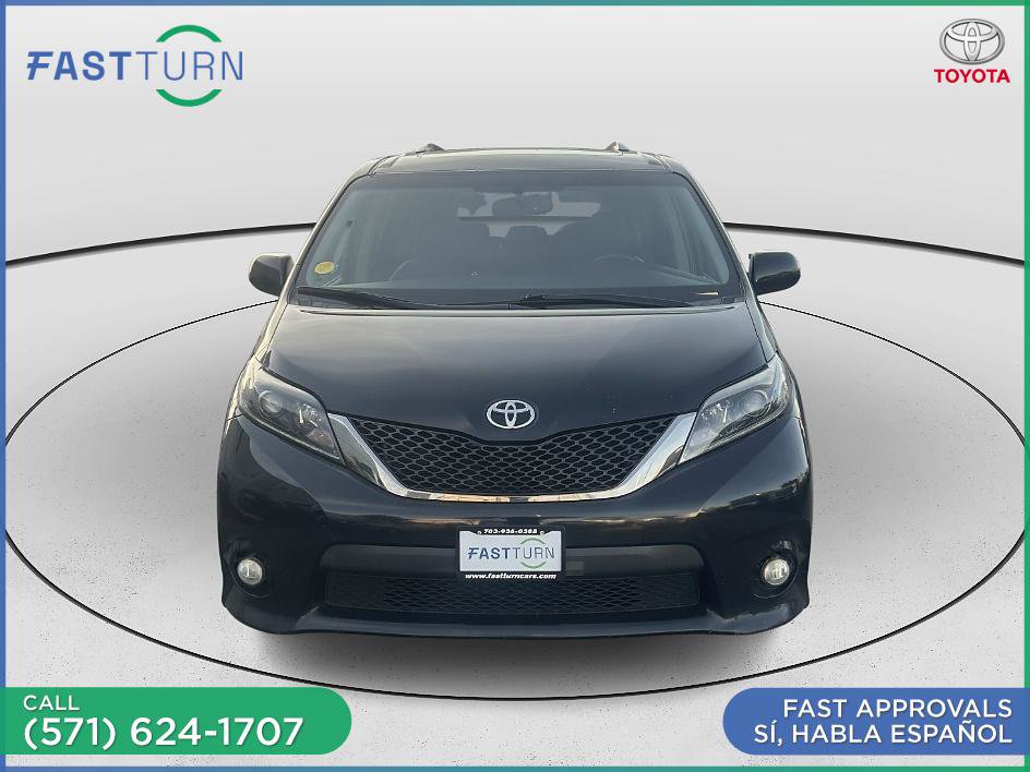 Used 2015 Toyota Sienna SE w/ SE Preferred Package image 2