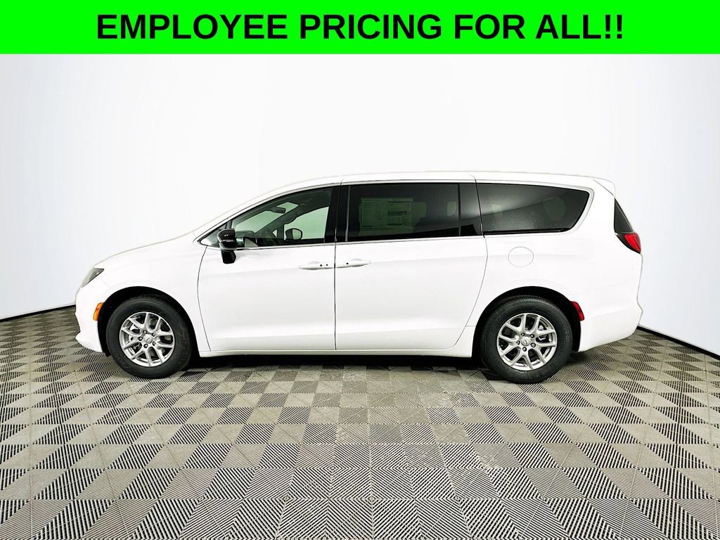 New 2026 Chrysler Voyager LX FWD image 5
