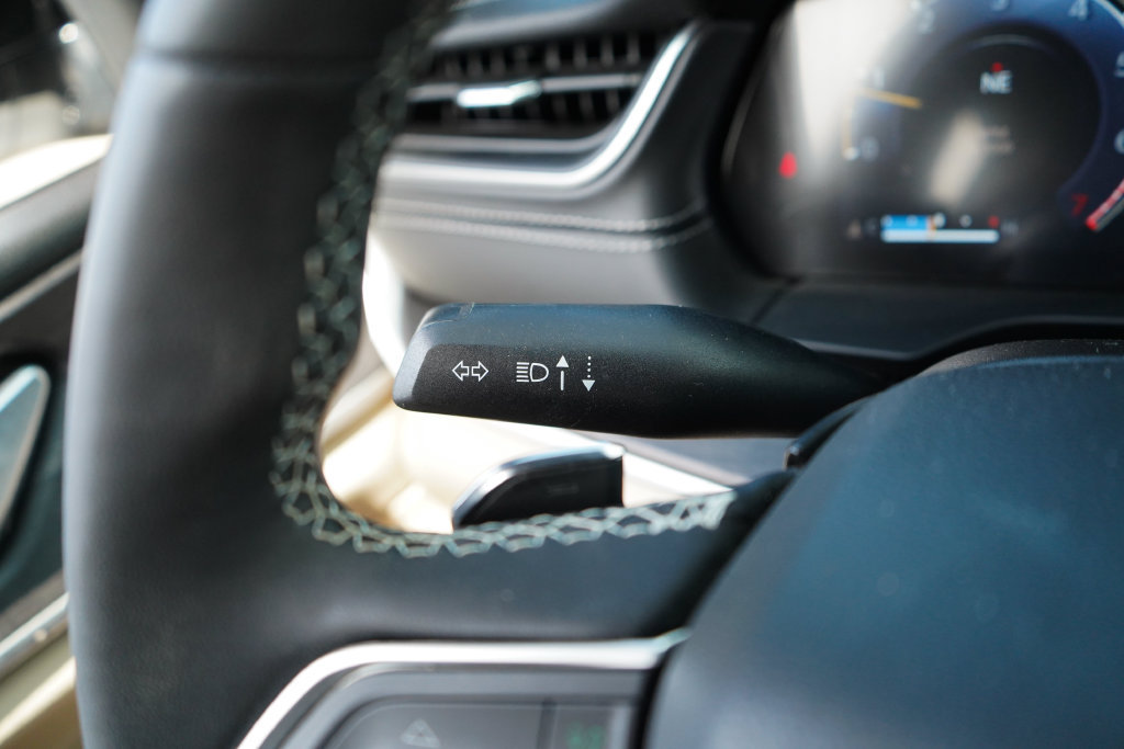 Used 2025 Jeep Grand Cherokee Limited AWD/4WD image 33