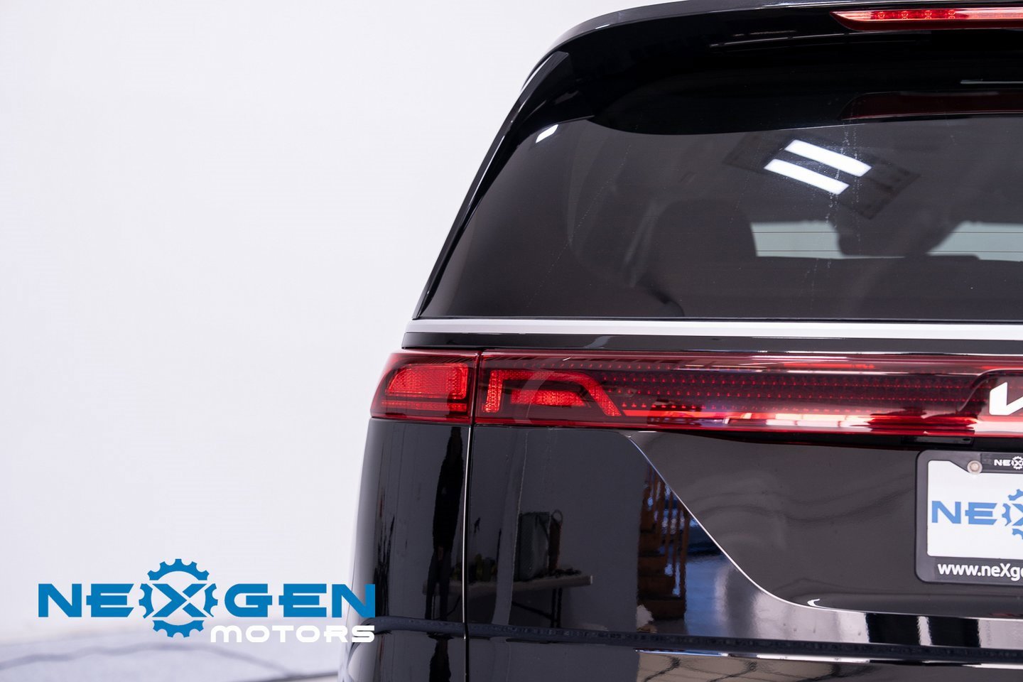 Used 2024 Kia Carnival EX image 56